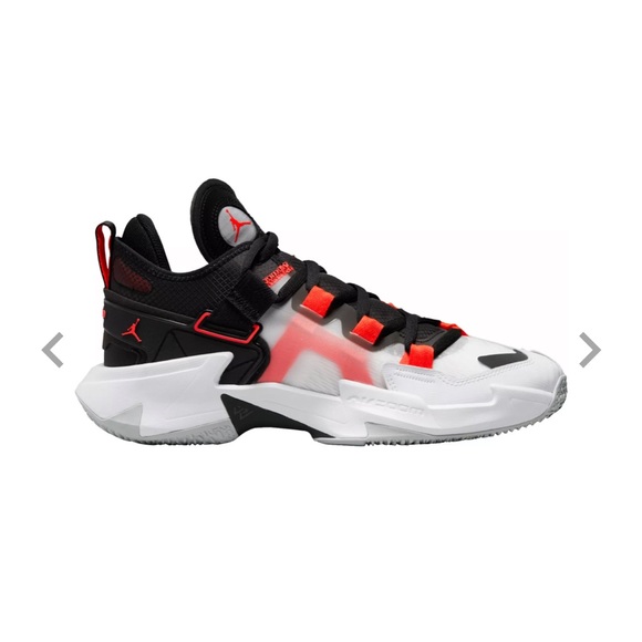 Big boys Jordan Sneakers - Picture 2 of 5